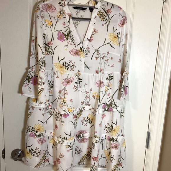 Vero Moda Dresses & Skirts - Vero Moda Women's Mini Floral Dress Size M Ruffles Bell Sleeves V-Neck